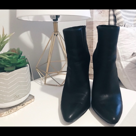 ❌SOLD❌ Leather, pointed toe boots with block heel - Picture 1 of 2